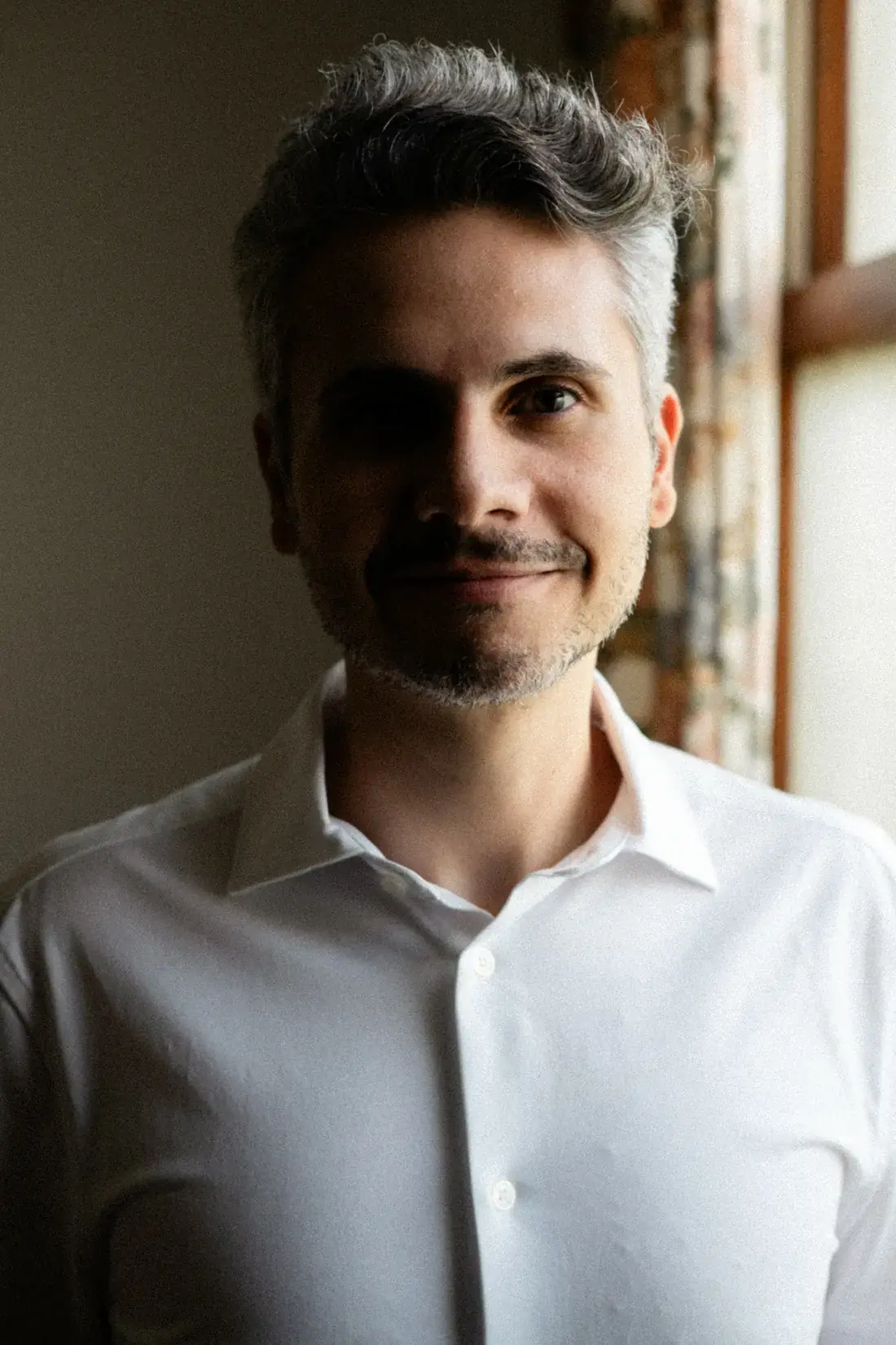 Dr. Lucas Attoni, médico psiquiatra